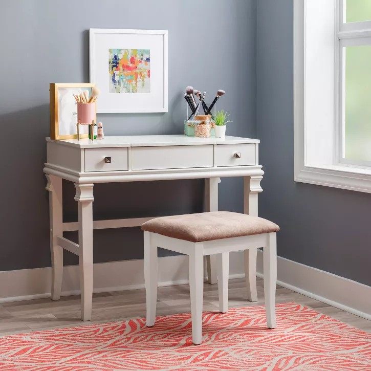 www.jingtongfurniture.com